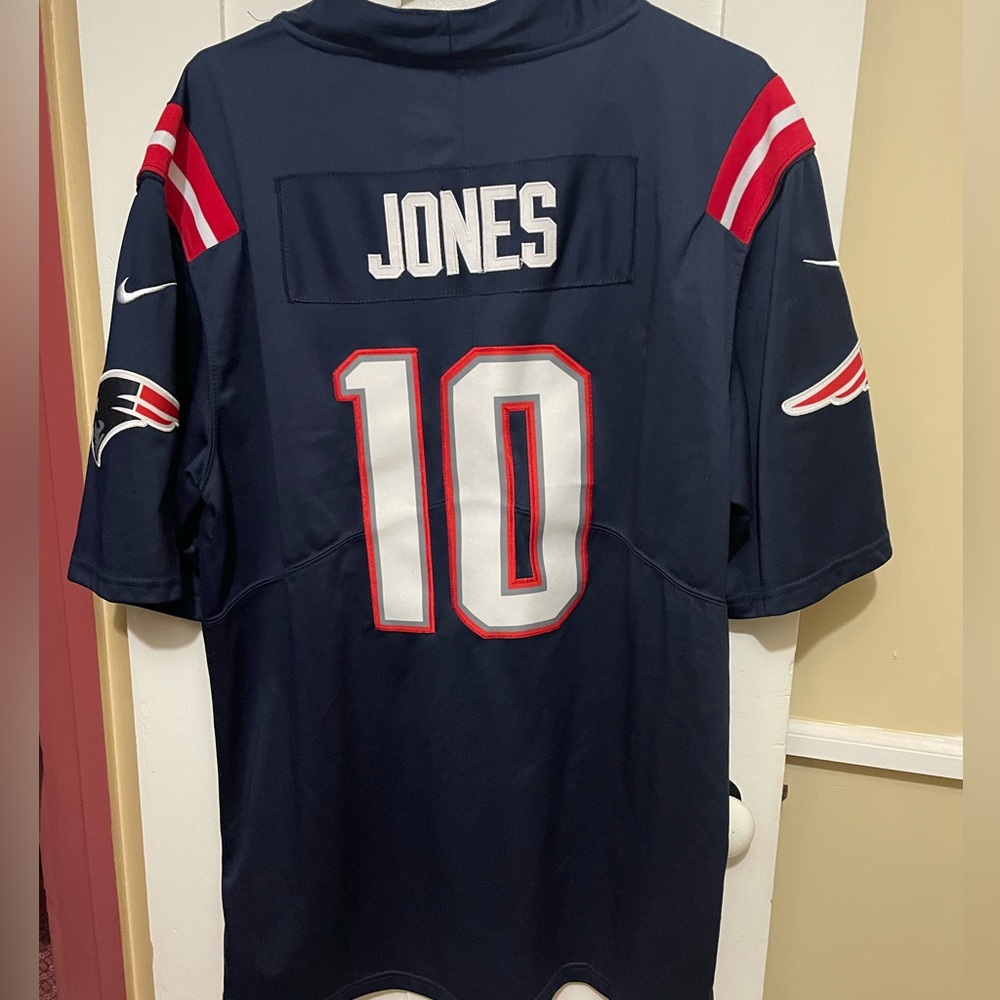 Mac Jones Jersey EUC - Picture 2 of 3